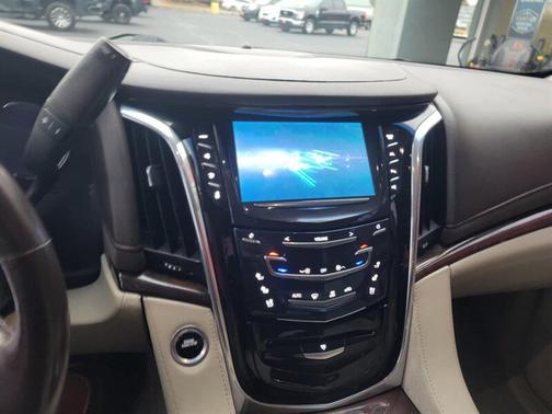 2017 Cadillac Escalade Luxury