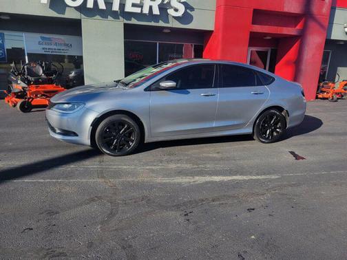 2016 Chrysler 200 LX