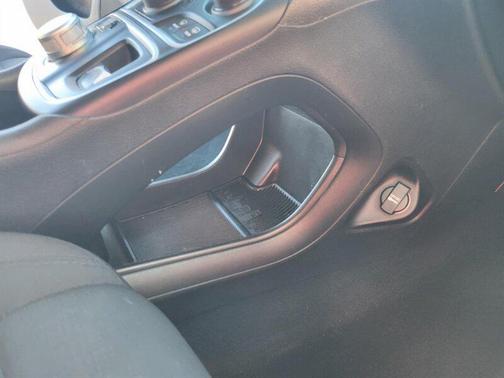 2016 Chrysler 200 LX