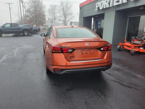 2022 Nissan Altima SR FWD