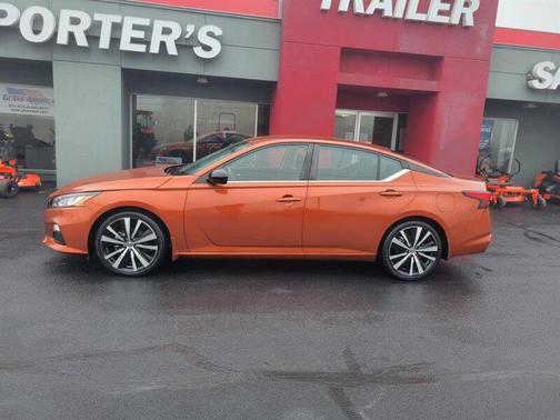 2022 Nissan Altima SR FWD