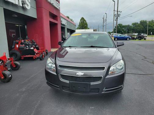 Gray 2010 Chevrolet Malibu LT