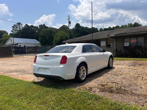 White 2018 Chrysler 300 Touring