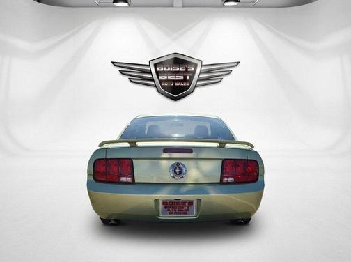2005 Ford Mustang Deluxe