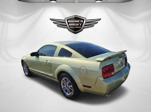 2005 Ford Mustang Deluxe