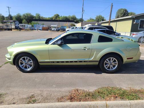 2005 Ford Mustang Deluxe