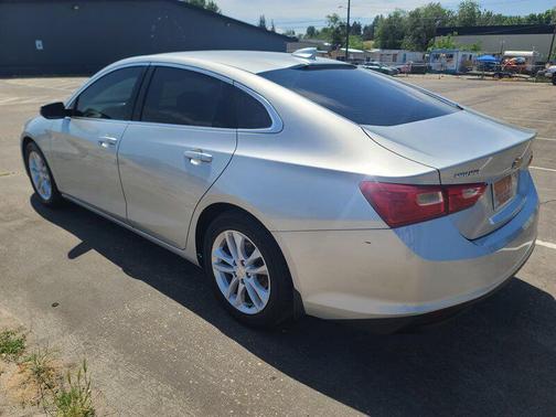 Silver Ice Metallic 2018 Chevrolet Malibu LT
