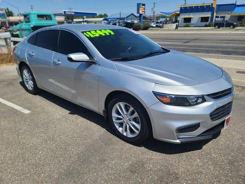 Silver Ice Metallic 2018 Chevrolet Malibu LT
