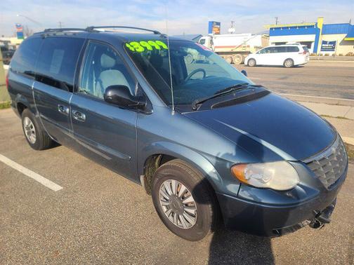 2006 Chrysler Town & Country Base