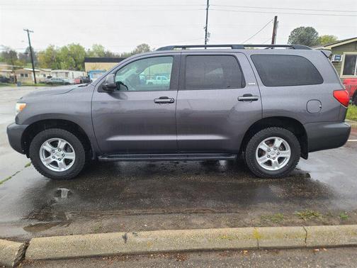 Magnetic Gray Metallic 2014 Toyota Sequoia SR5