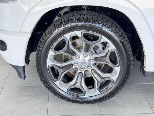 Bright White Clearcoat 2024 RAM 1500 Limited