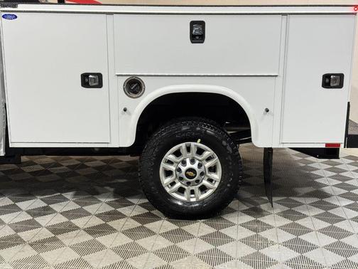 Summit White 2026 Chevrolet Silverado 2500 WT