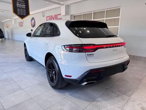 2023 Porsche Macan Base