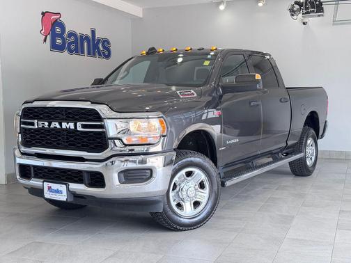 Granite Crystal Metallic Clearcoat 2022 RAM 2500 Tradesman Crew Cab 4x4 6'4' Box