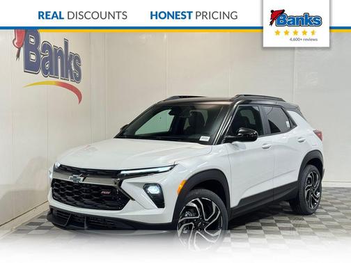 Iridescent Pearl Tricoat 2026 Chevrolet Trailblazer RS
