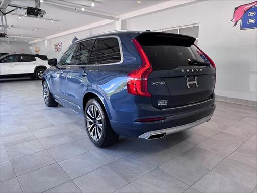 2021 Volvo XC90 T5 Momentum