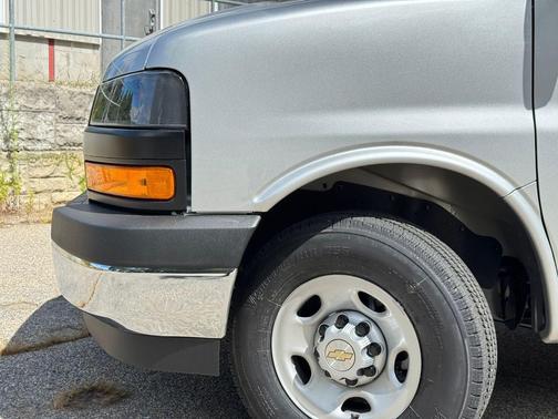 2025 Chevrolet Express 2500 RWD 2500 Regular Wheelbase WT
