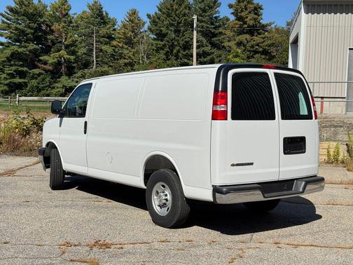 2025 Chevrolet Express 2500 RWD 2500 Regular Wheelbase WT