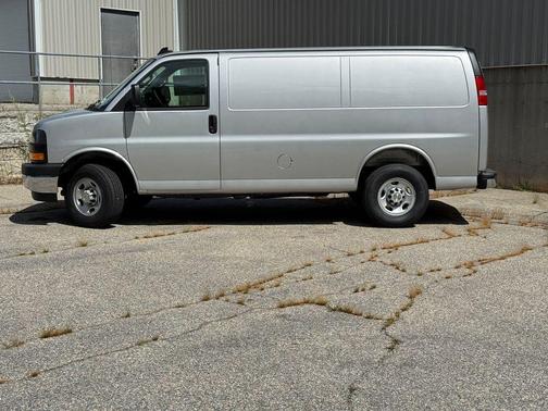 2025 Chevrolet Express 2500 RWD 2500 Regular Wheelbase WT