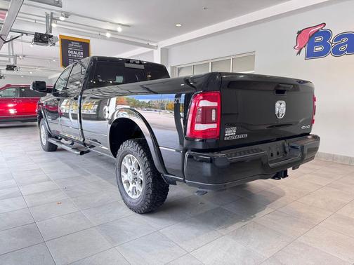 2022 RAM 3500 Laramie Crew Cab 4x4 8' Box