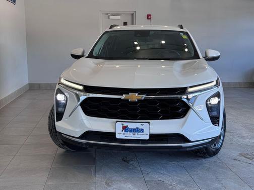 Summit White 2024 Chevrolet Trax LT