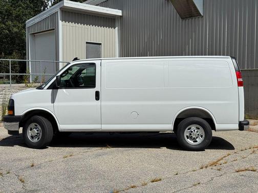 2025 Chevrolet Express 2500 RWD 2500 Regular Wheelbase WT