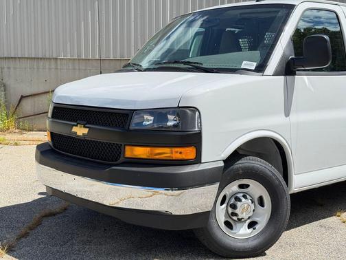 2025 Chevrolet Express 2500 RWD 2500 Regular Wheelbase WT