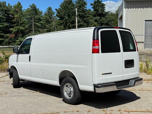 2025 Chevrolet Express 2500 RWD 2500 Regular Wheelbase WT