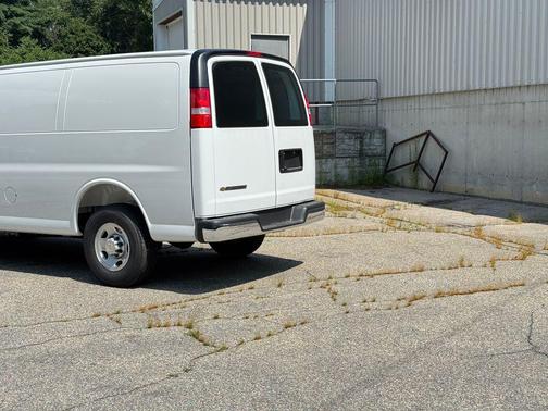 2025 Chevrolet Express 2500 RWD 2500 Regular Wheelbase WT