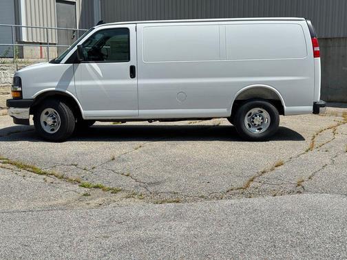 2025 Chevrolet Express 2500 RWD 2500 Regular Wheelbase WT