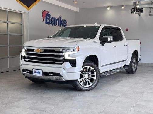 Iridescent Pearl Tricoat 2023 Chevrolet Silverado 1500 High Country