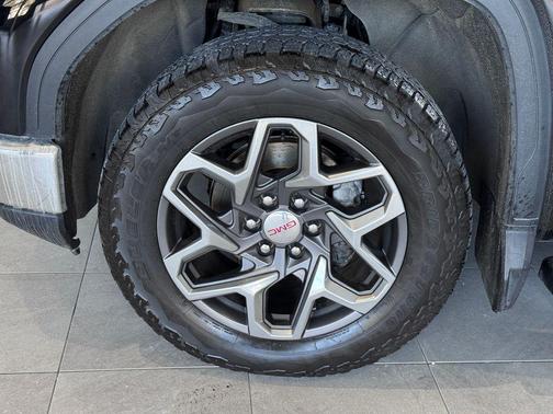 Onyx Black 2023 GMC Sierra 1500 SLT