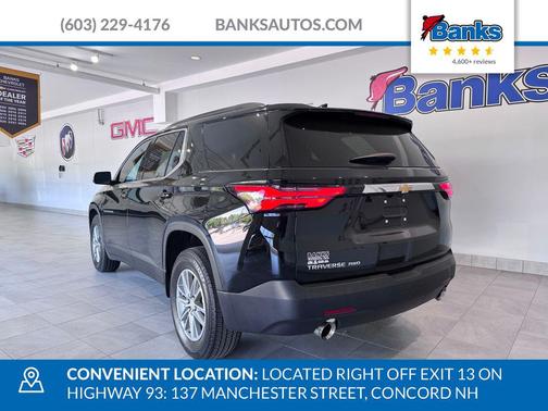 Mosaic Black Metallic 2023 Chevrolet Traverse LT Cloth