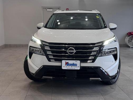 Everest White Pearl 2024 Nissan Rogue Platinum