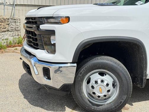 Summit White 2026 Chevrolet Silverado 3500 WT