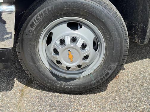 Summit White 2026 Chevrolet Silverado 3500 WT
