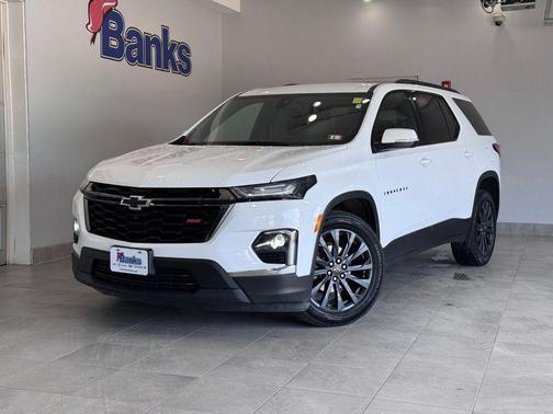 Summit White 2023 Chevrolet Traverse RS
