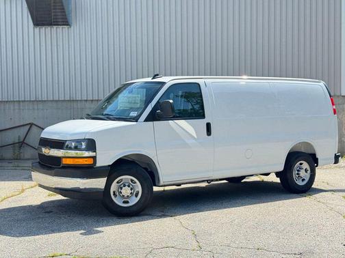 2025 Chevrolet Express 2500 RWD 2500 Regular Wheelbase WT