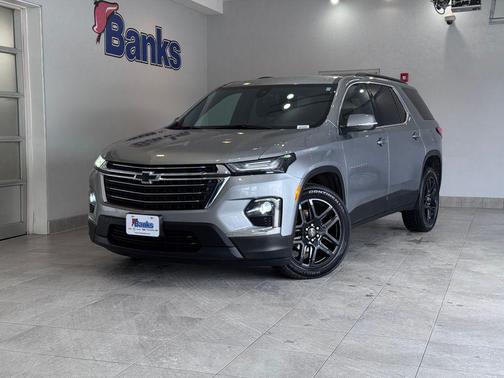 Sterling Gray Metallic 2023 Chevrolet Traverse LT Cloth