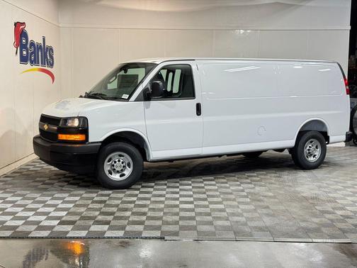 Summit White 2026 Chevrolet Express 2500 Work Van