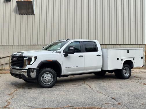 2025 GMC Sierra 3500 Base