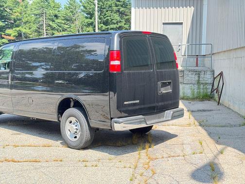 2025 Chevrolet Express 2500 RWD 2500 Regular Wheelbase WT