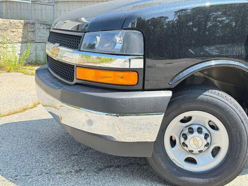 2025 Chevrolet Express 2500 RWD 2500 Regular Wheelbase WT