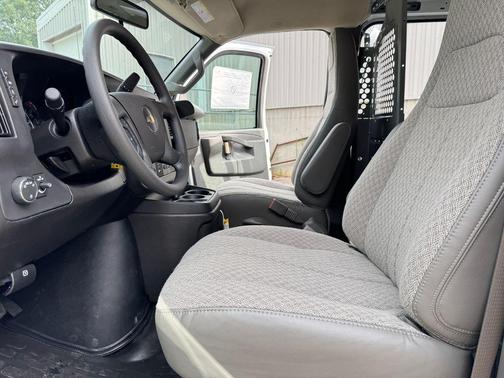 2025 Chevrolet Express 2500 RWD 2500 Regular Wheelbase WT