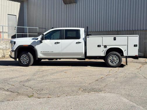 Summit White 2026 GMC Sierra 2500 Pro