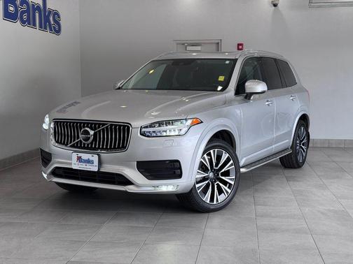 Bright Silver Metallic 2022 Volvo XC90 T6 Momentum