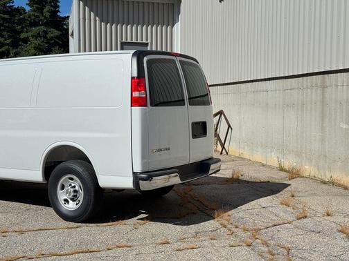 2025 Chevrolet Express 2500 RWD 2500 Regular Wheelbase WT