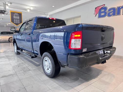 2024 RAM 2500 Tradesman Crew Cab 4x4 6'4' Box