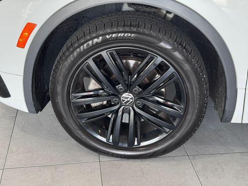 2022 Volkswagen Tiguan 2.0T SE R-Line Black 4MOTION