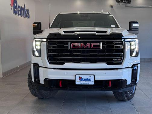 Summit White 2025 GMC Sierra 2500 AT4